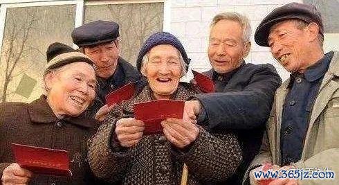 手机股票配资网 农民养老金：应对美国关税战的最佳手段是提高农民养老金！